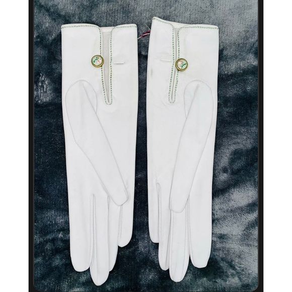 Hermes Accessories - 1945 Hermes Women's Gloves Leather 6 1/4 Embroidered Flower Button Paris France